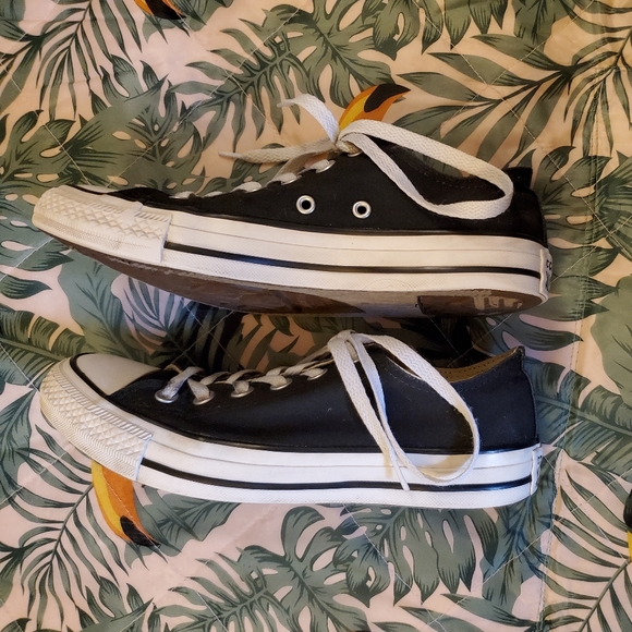 Converse Size 8 - Picture 3 of 8